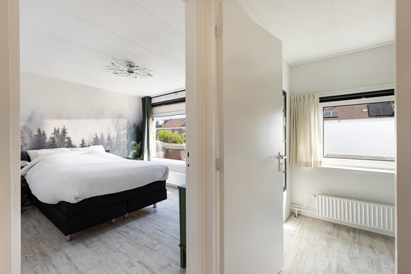 Foto - Te koop: instapklare hoekwoning met oprit en garage!